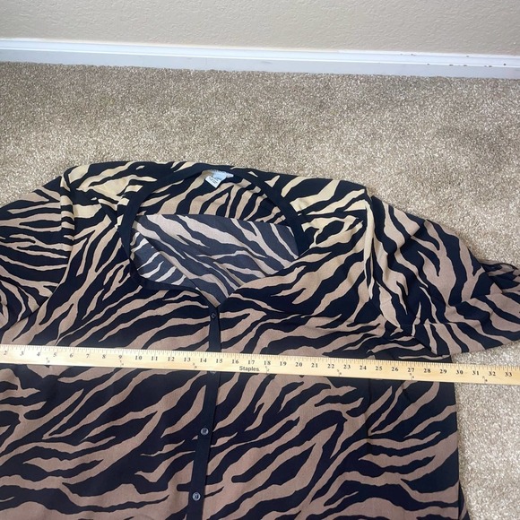 Catherines blouse top tiger striped pattern V- neck roll tab sleeve SZ 4 XL - Picture 7 of 9